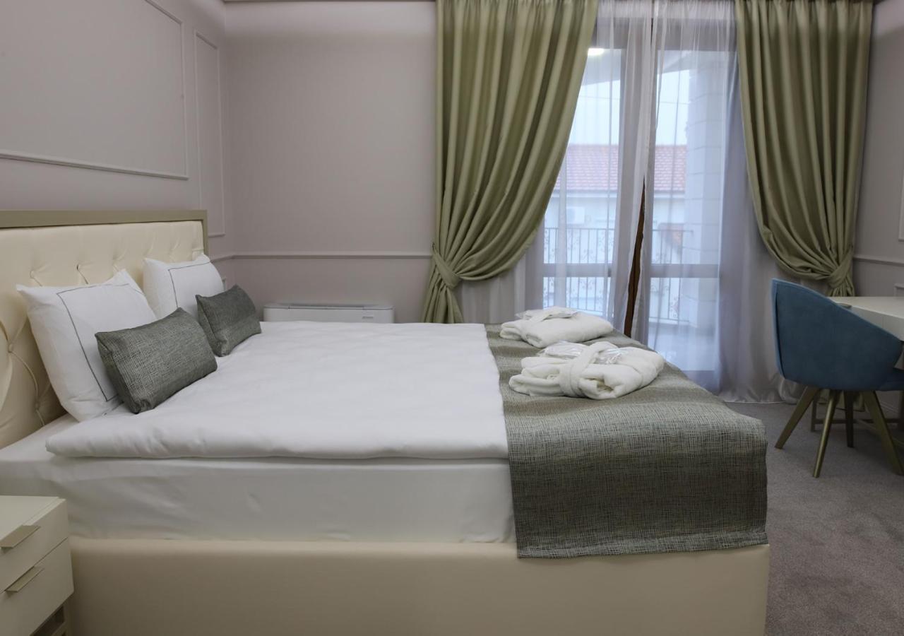 Monte Vedetta Hotel Sliven Bagian luar foto