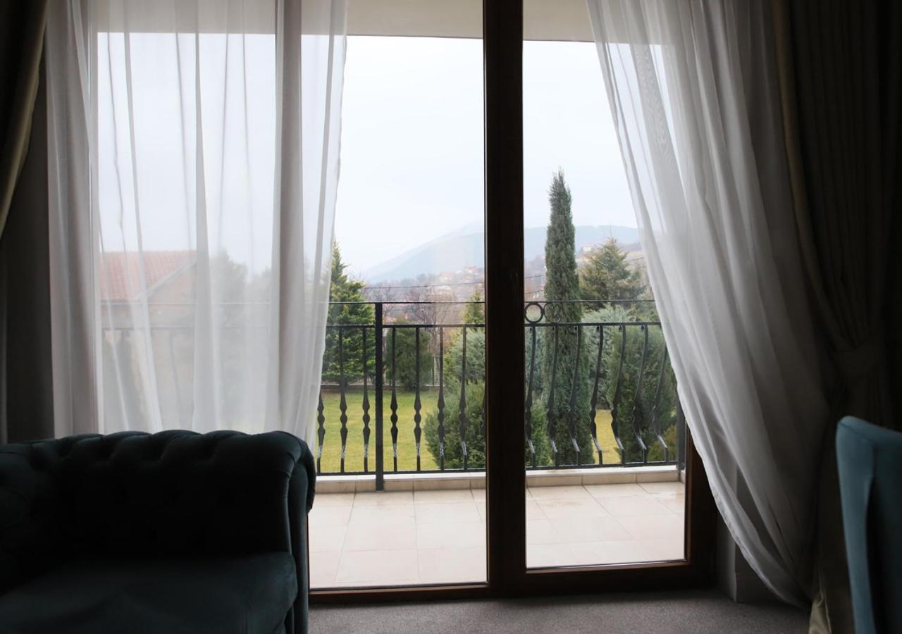 Monte Vedetta Hotel Sliven Bagian luar foto
