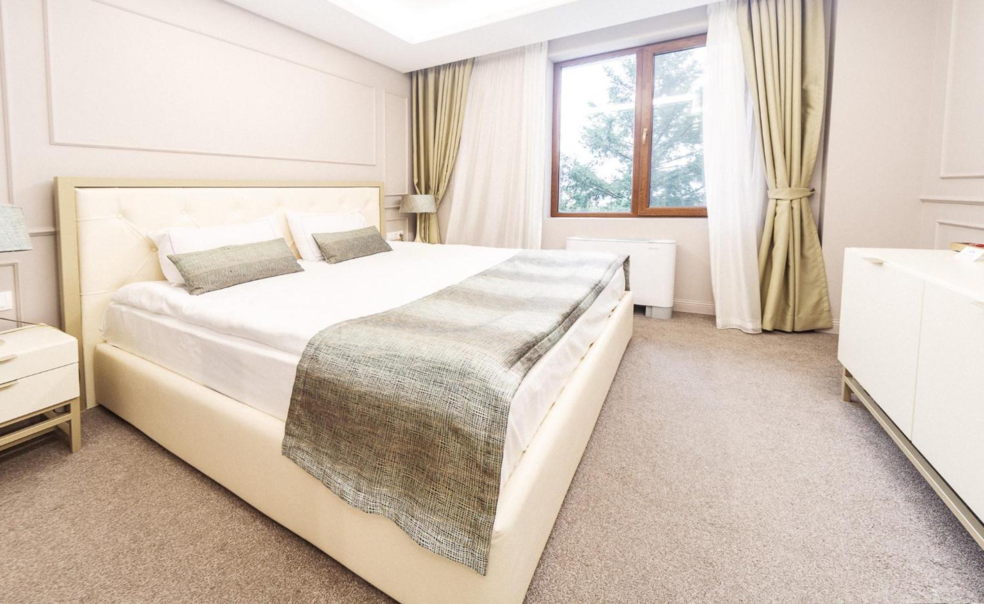 Monte Vedetta Hotel Sliven Bagian luar foto