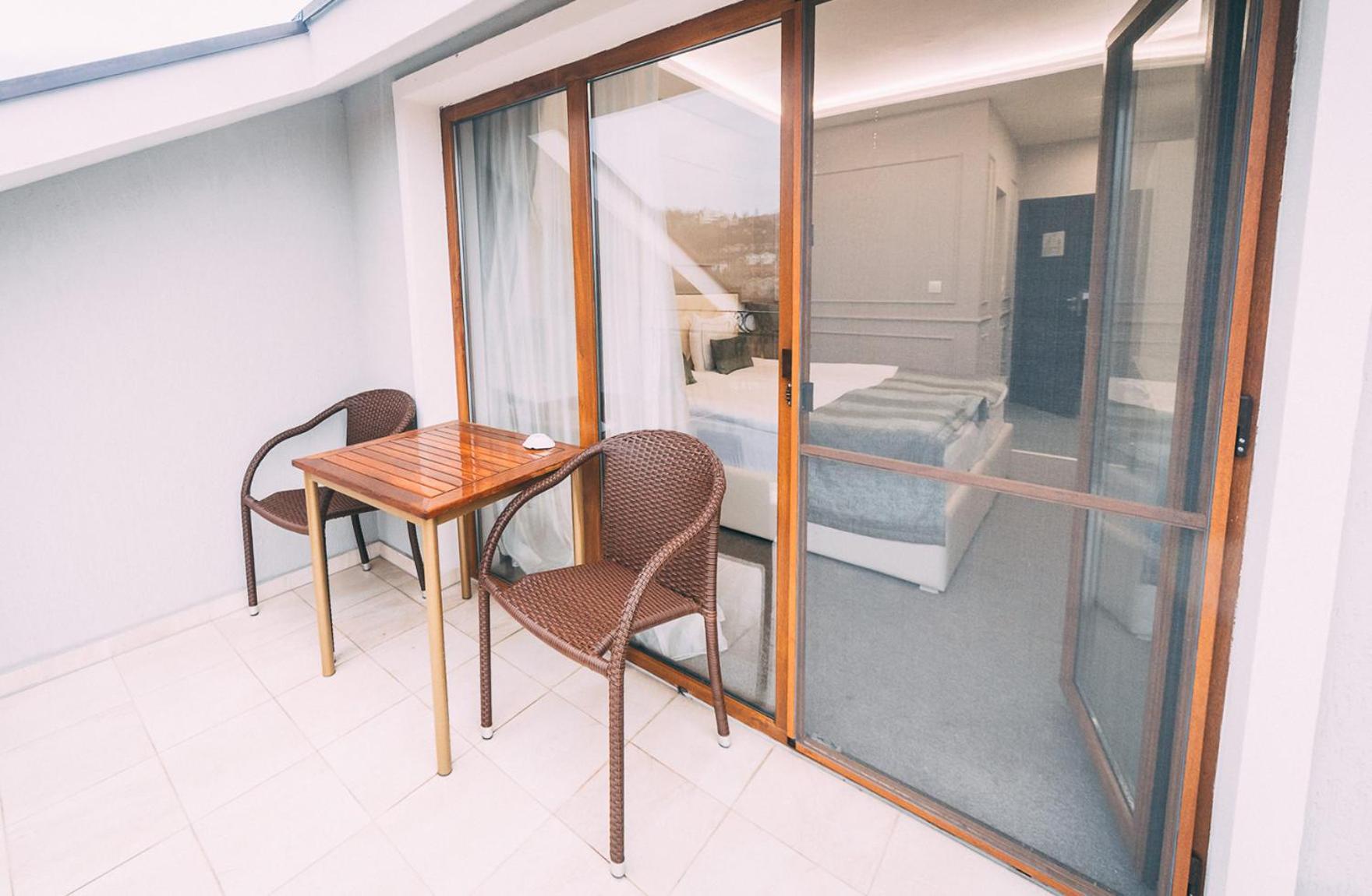 Monte Vedetta Hotel Sliven Bagian luar foto